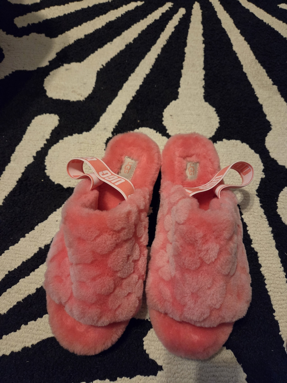 UGG Womens Pink Fluff Slide Slippers